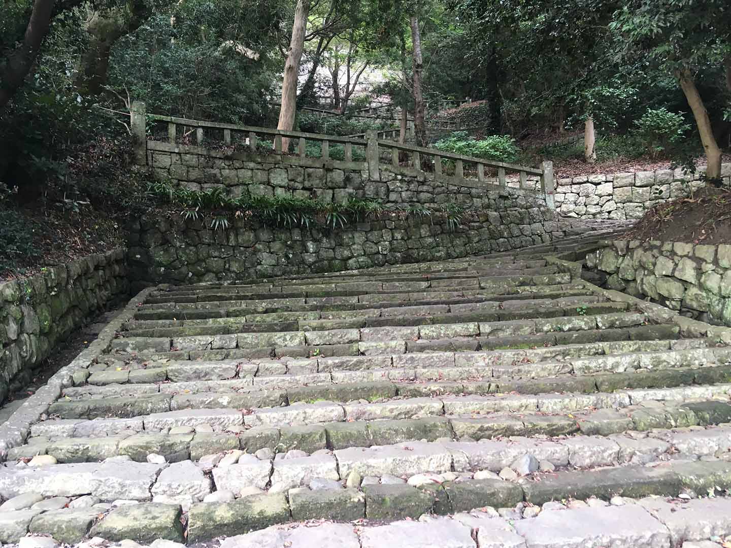 久能山東照宮石段 １番目の曲がり。